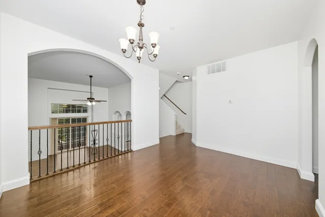 $349,900 | 1544 Lakeridge Court, Mundelein, IL 60060