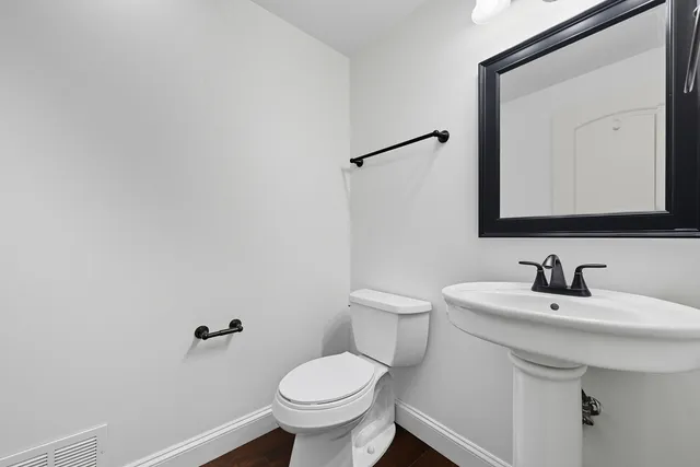 $349,900 | 1544 Lakeridge Court, Mundelein, IL 60060