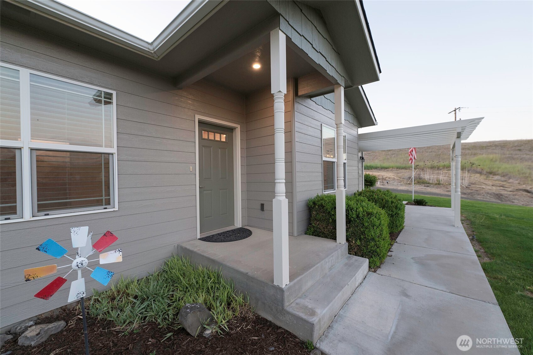 a front view of house and yard
