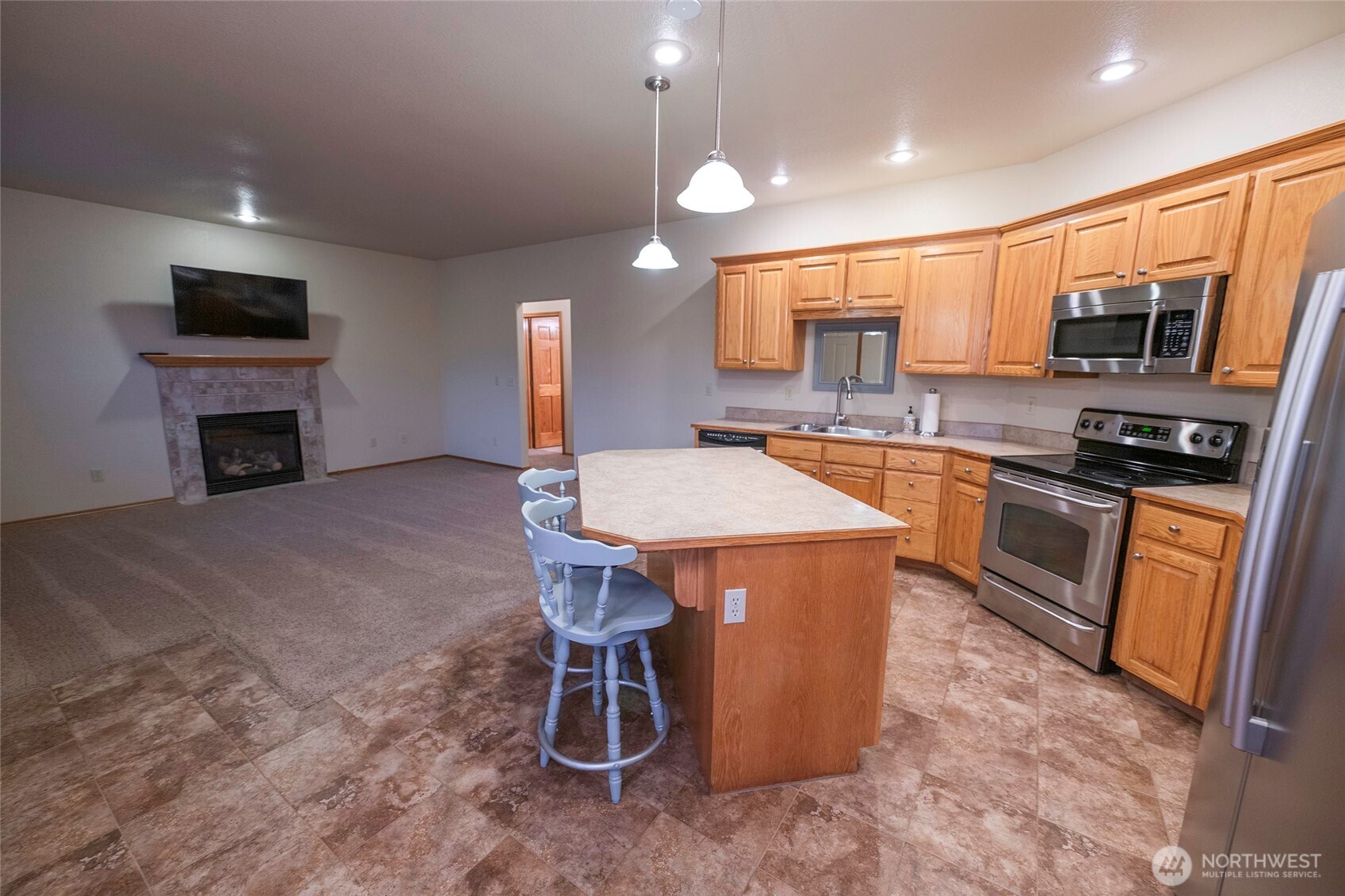6279 Touchet North Road Touchet, WA 99360 - Photo 16 of 34 a kitchen with stainless steel appliances granite countertop a sink stove and refrigerator