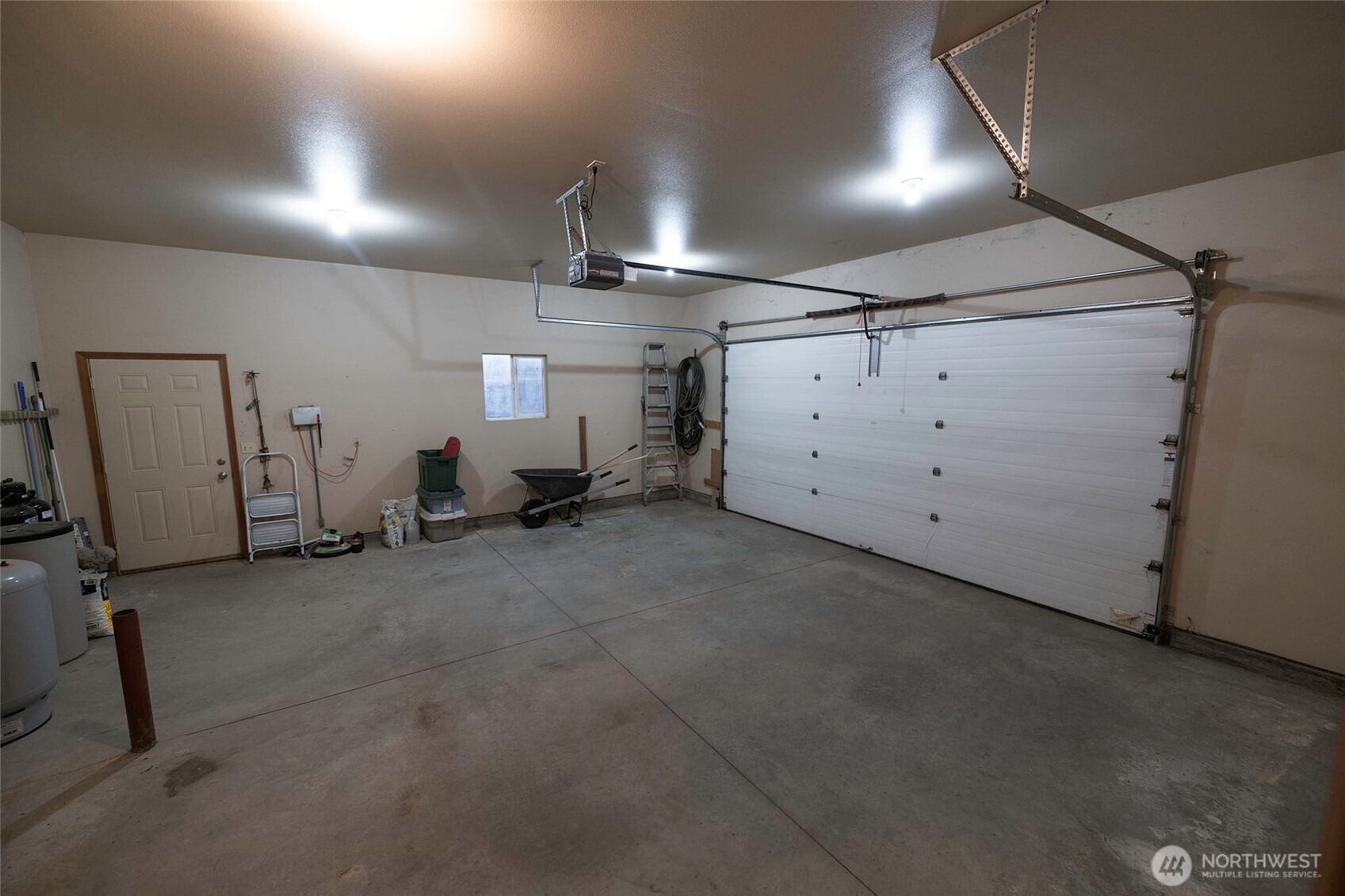 6279 Touchet North Road Touchet, WA 99360 - Photo 19 of 34 a view of a garage room
