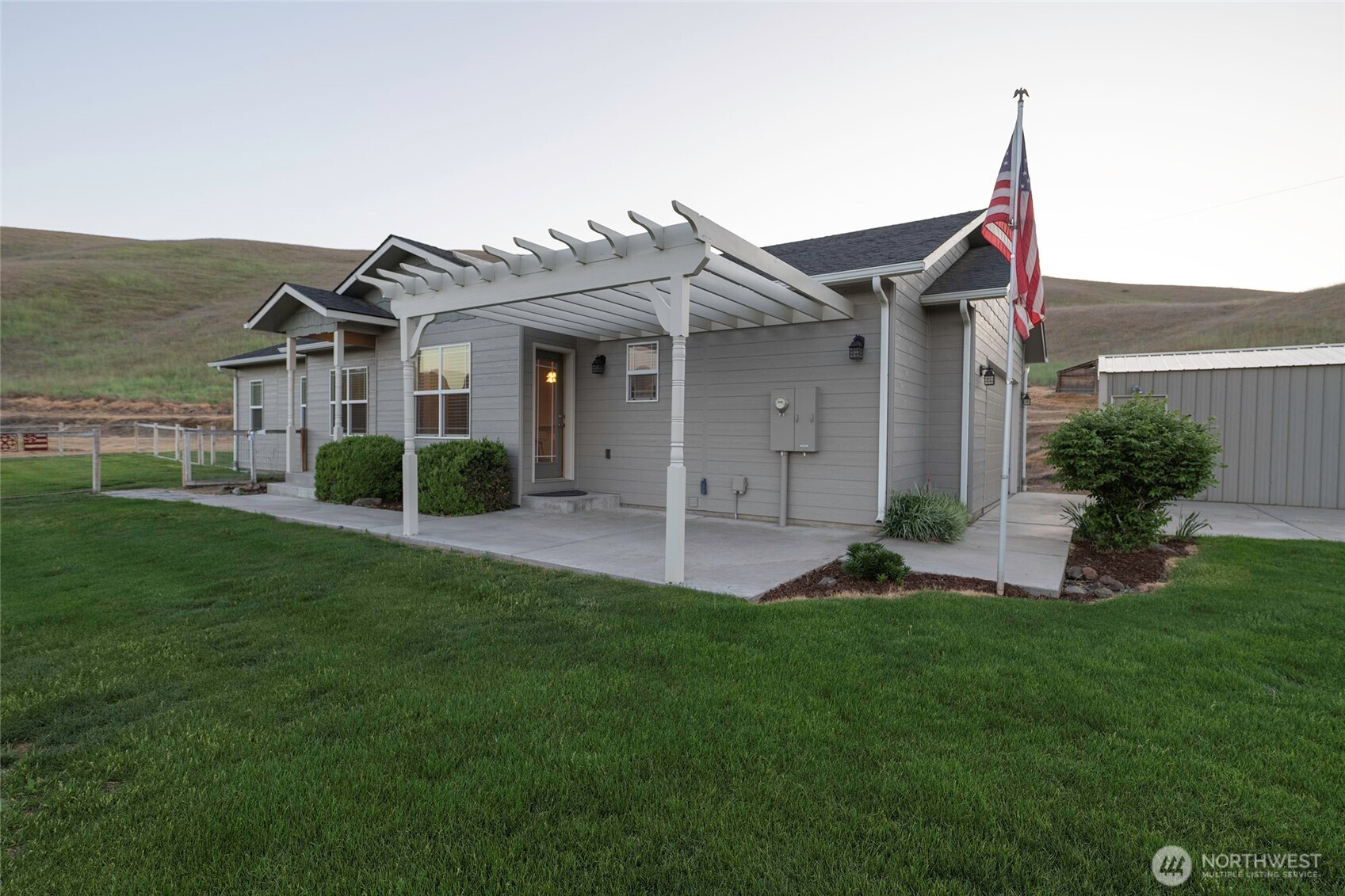 6279 Touchet North Road Touchet, WA 99360 - Photo 2 of 34 a front view of a house with a garden and plants
