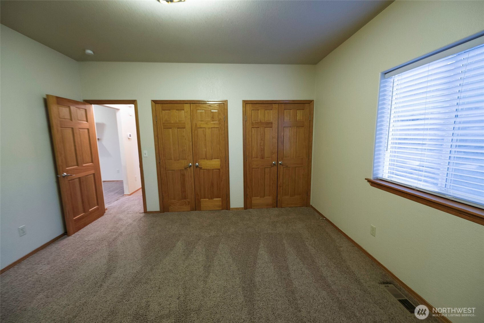 6279 Touchet North Road Touchet, WA 99360 - Photo 21 of 34 an empty room with windows