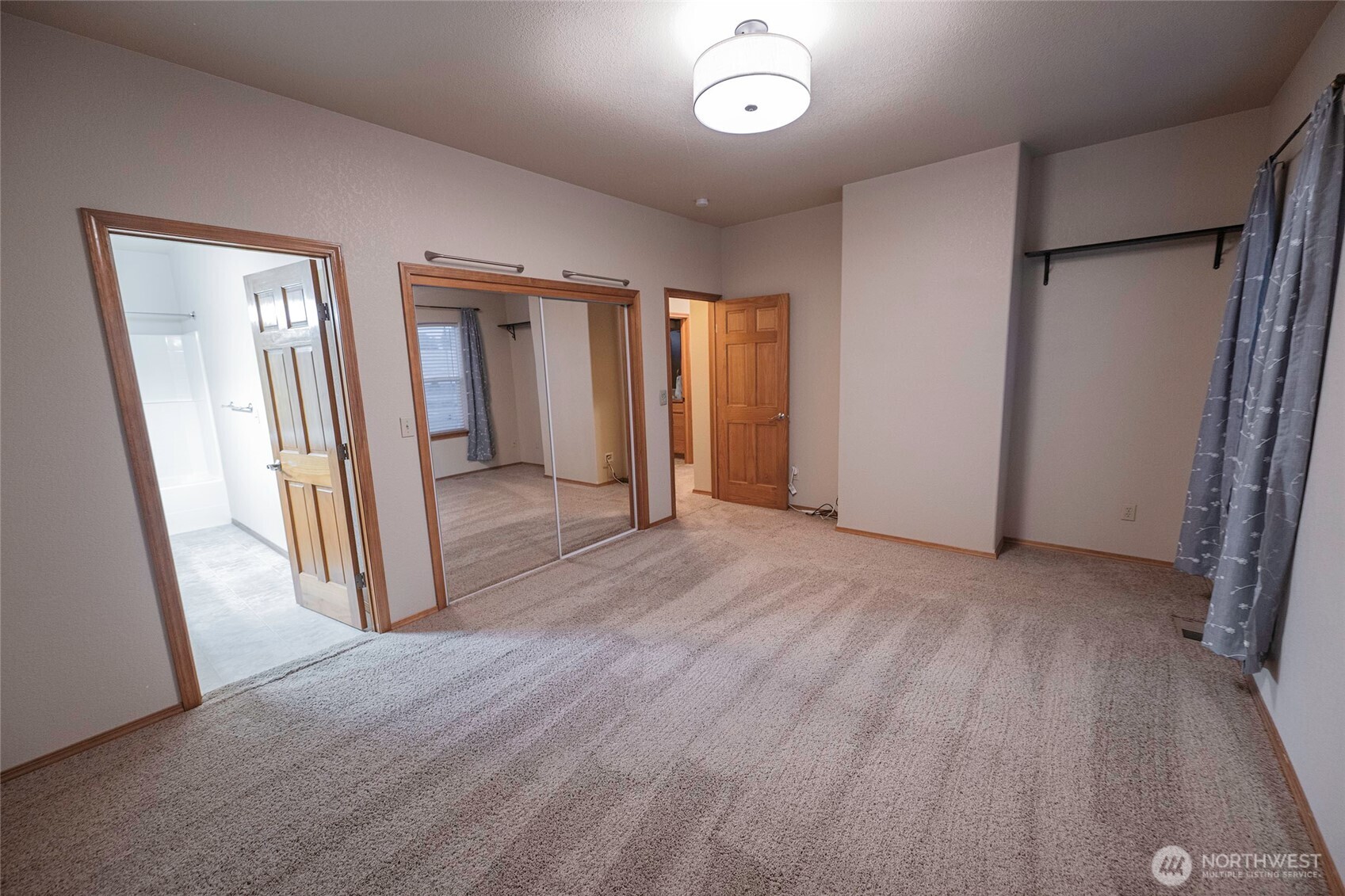 6279 Touchet North Road Touchet, WA 99360 - Photo 25 of 34 an empty room with wooden floor and windows