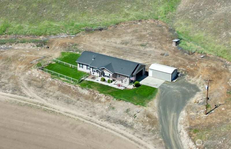 6279 Touchet North Road Touchet, WA 99360 - Photo 30 of 34 an aerial view of a house with a yard and a yard