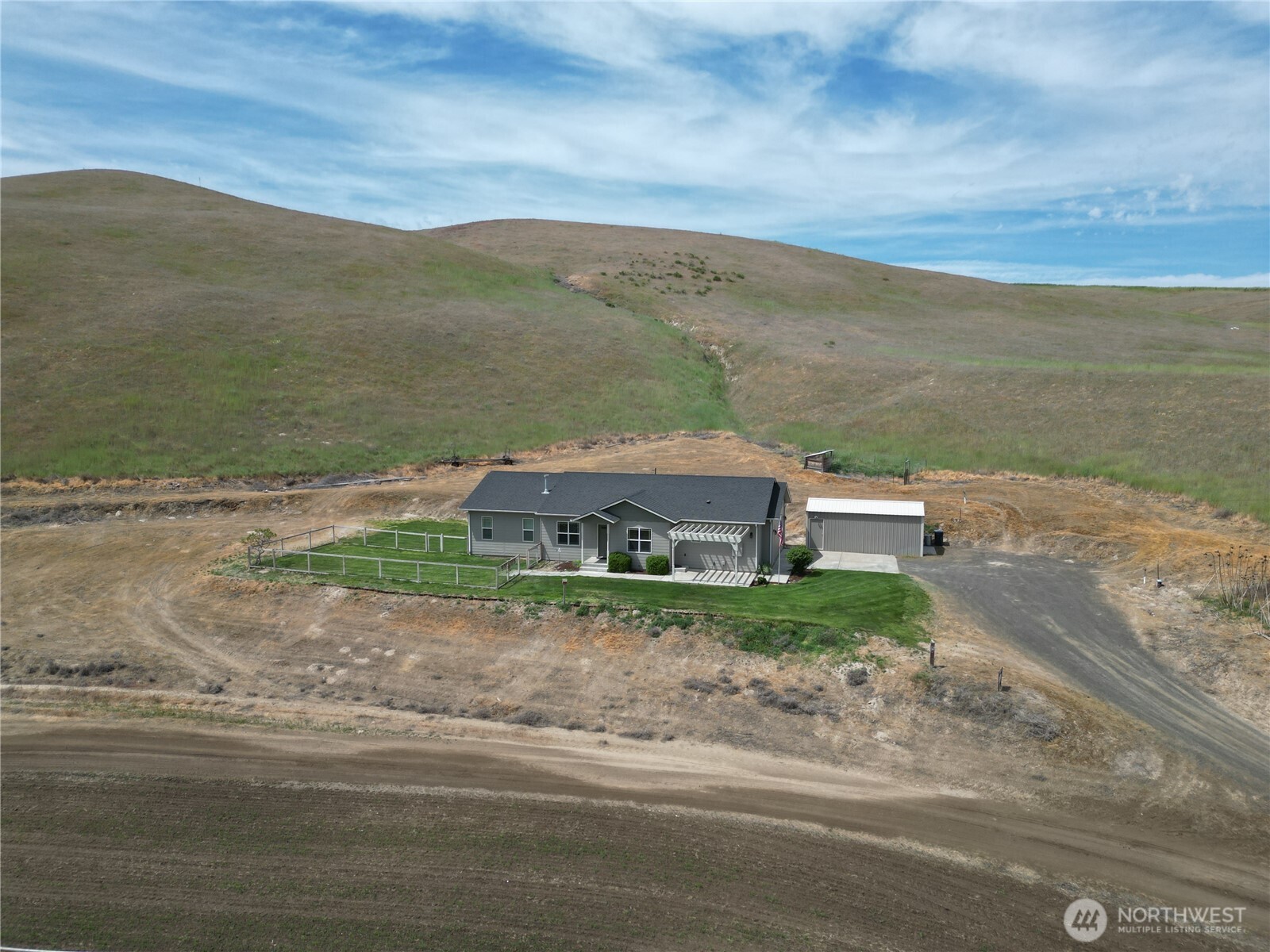 6279 Touchet North Road Touchet, WA 99360 - Photo 31 of 34 a view of a house with a ocean view