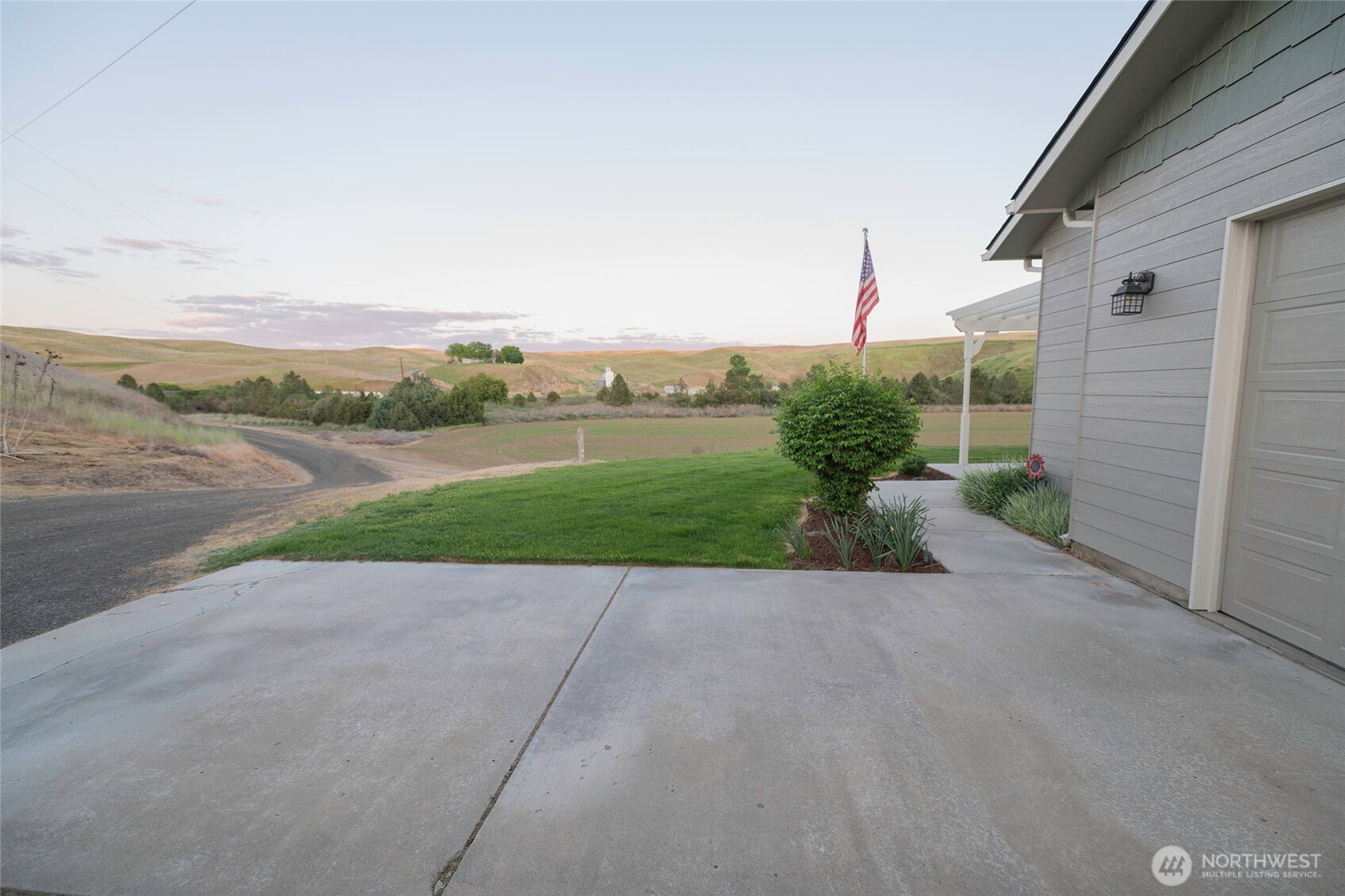 6279 Touchet North Road Touchet, WA 99360 - Photo 4 of 34 a view of a garden with an buildings