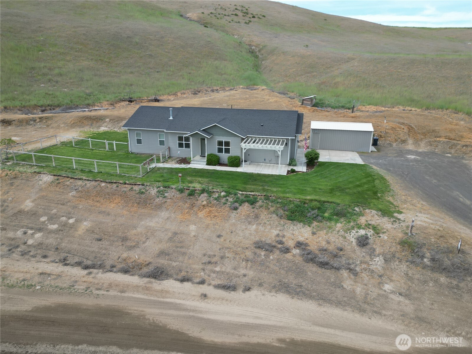 6279 Touchet North Road Touchet, WA 99360 - Photo 5 of 34 an aerial view of a house