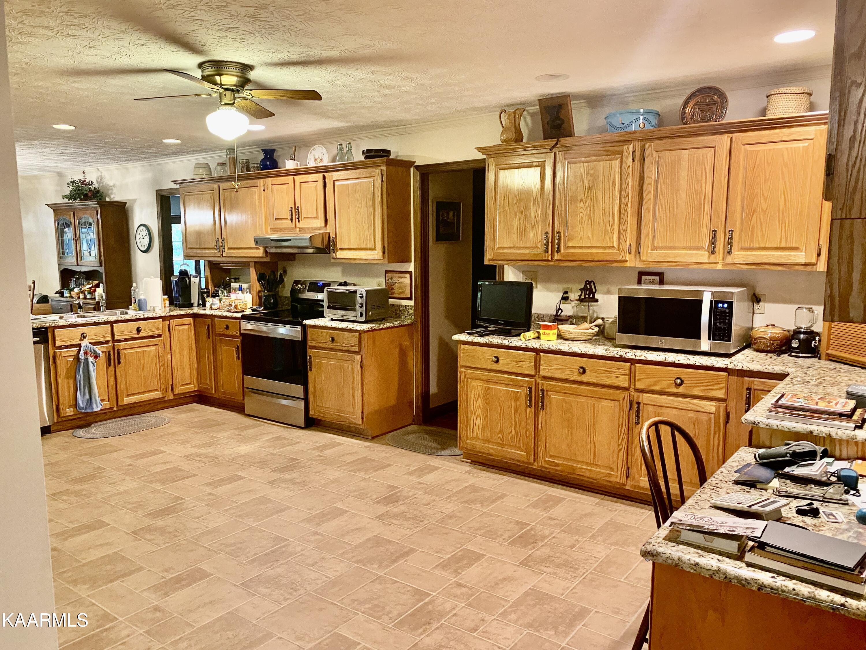 330 Powder House Road Powell, TN 37849 - Photo 17 of 39 kitchen5