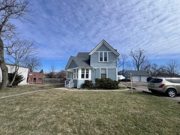 $1,300 | 317 Lake Avenue, Unit 3, Woodstock, IL 60098