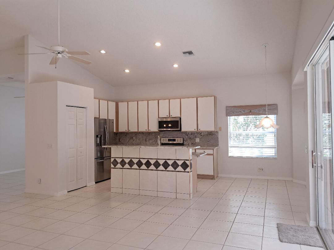 7260 Southeast Magellan Lane Stuart, FL 34997 - Photo 29 of 59 kitchen & breakfast nook area