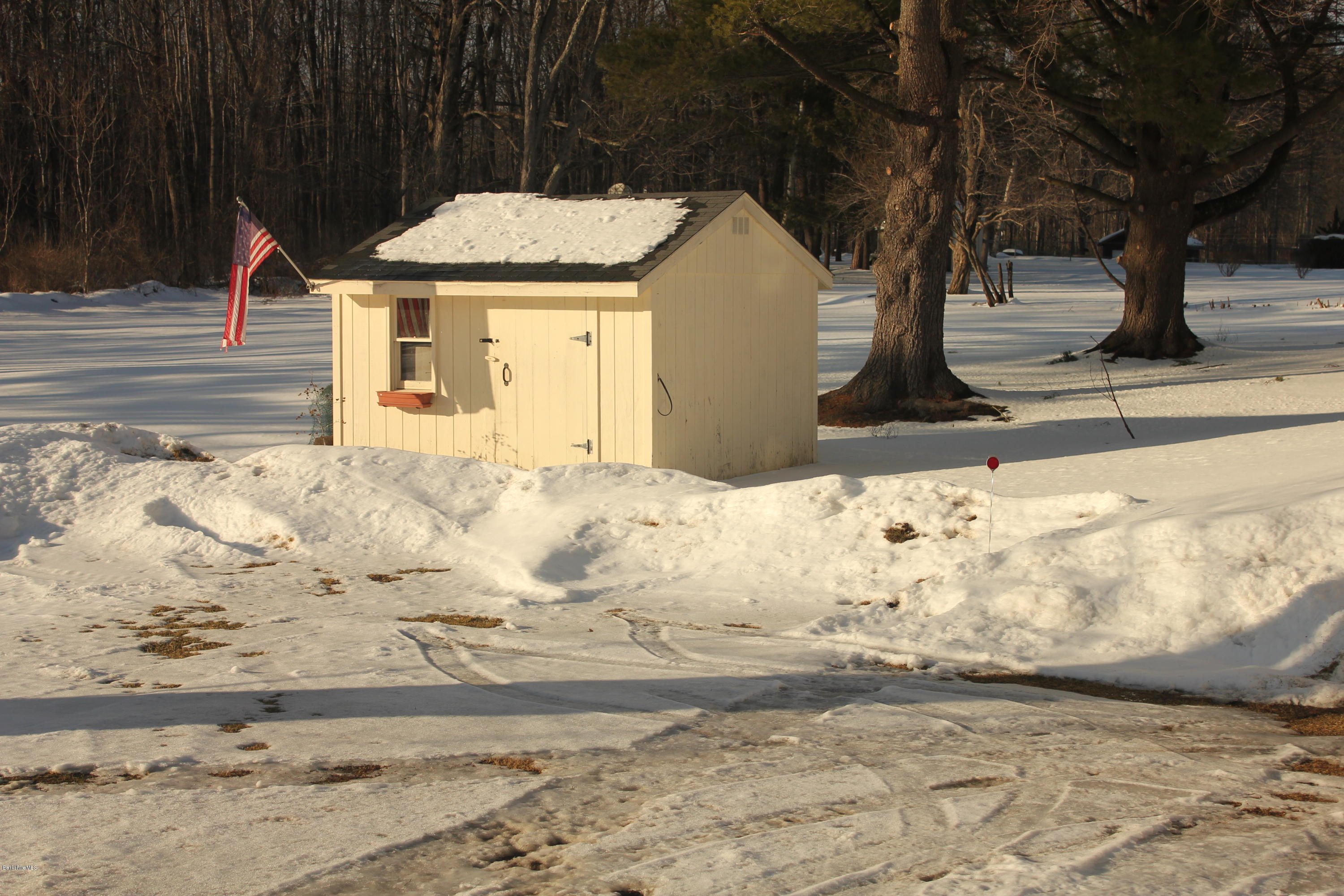 180 Eleanor Road Pittsfield, MA 01201 - Photo 3 of 11 IMG_1207