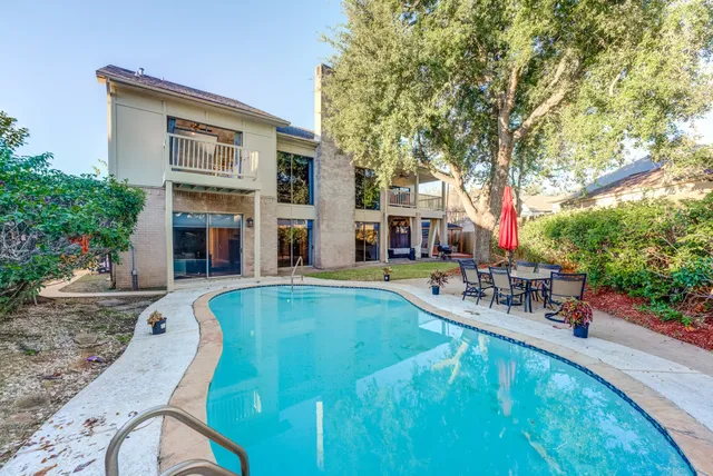 $650,000 | 12007 Lakeway Court, Houston, TX 77071