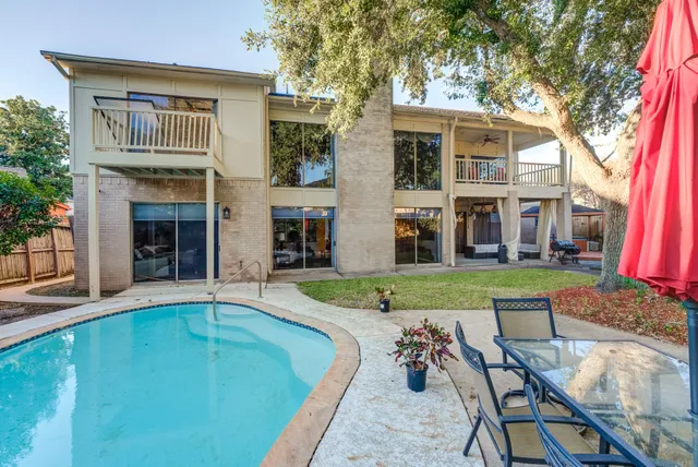 $650,000 | 12007 Lakeway Court, Houston, TX 77071