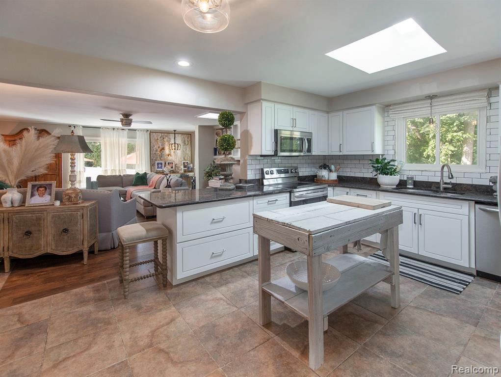 240 Maplehill Road Rochester Hills, MI 48306 - Photo 22 of 35