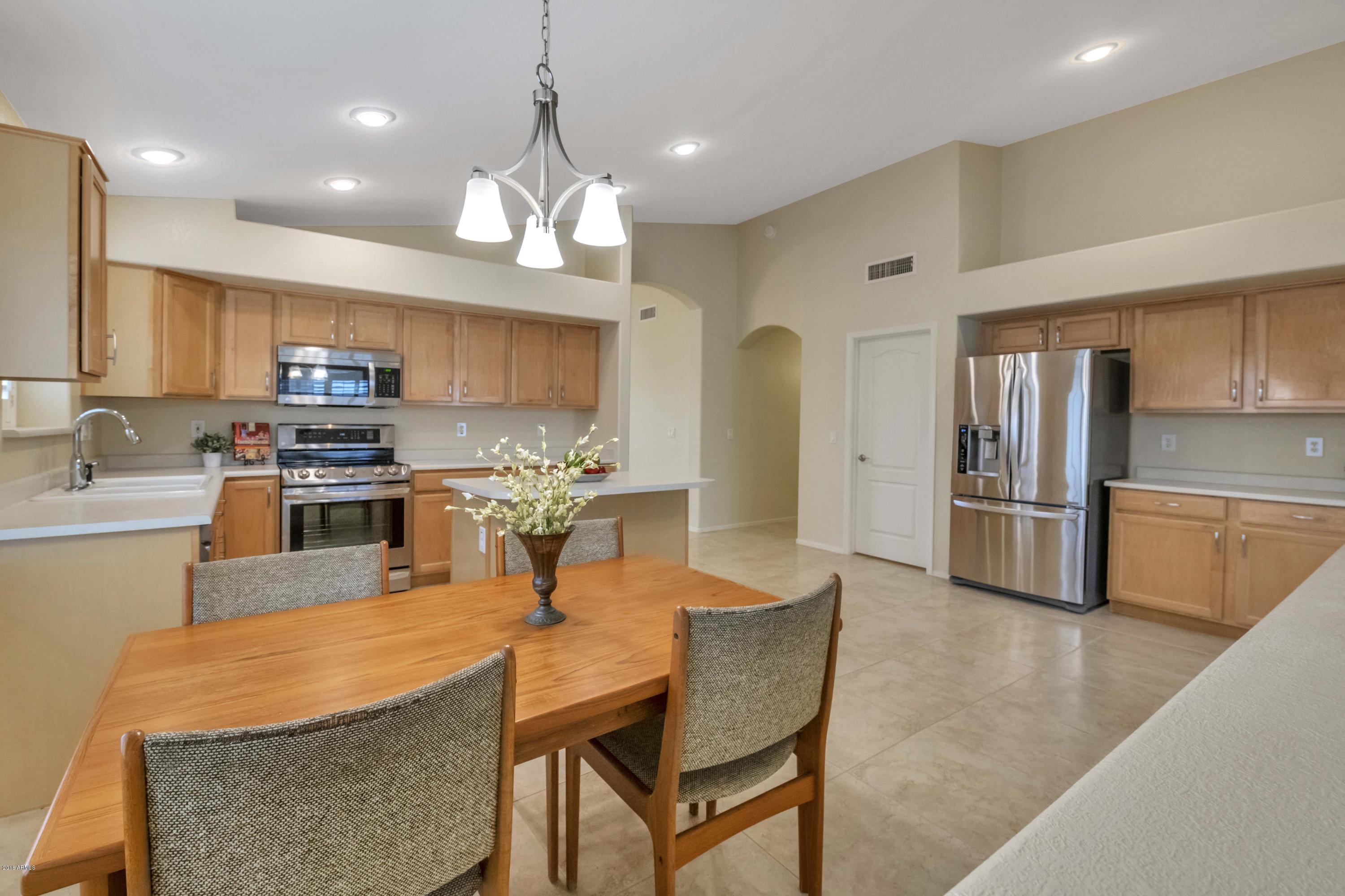 2082 East Smoke Tree Road Gilbert, AZ 85296 - Photo 12 of 34 Kitchen/Dining View 2