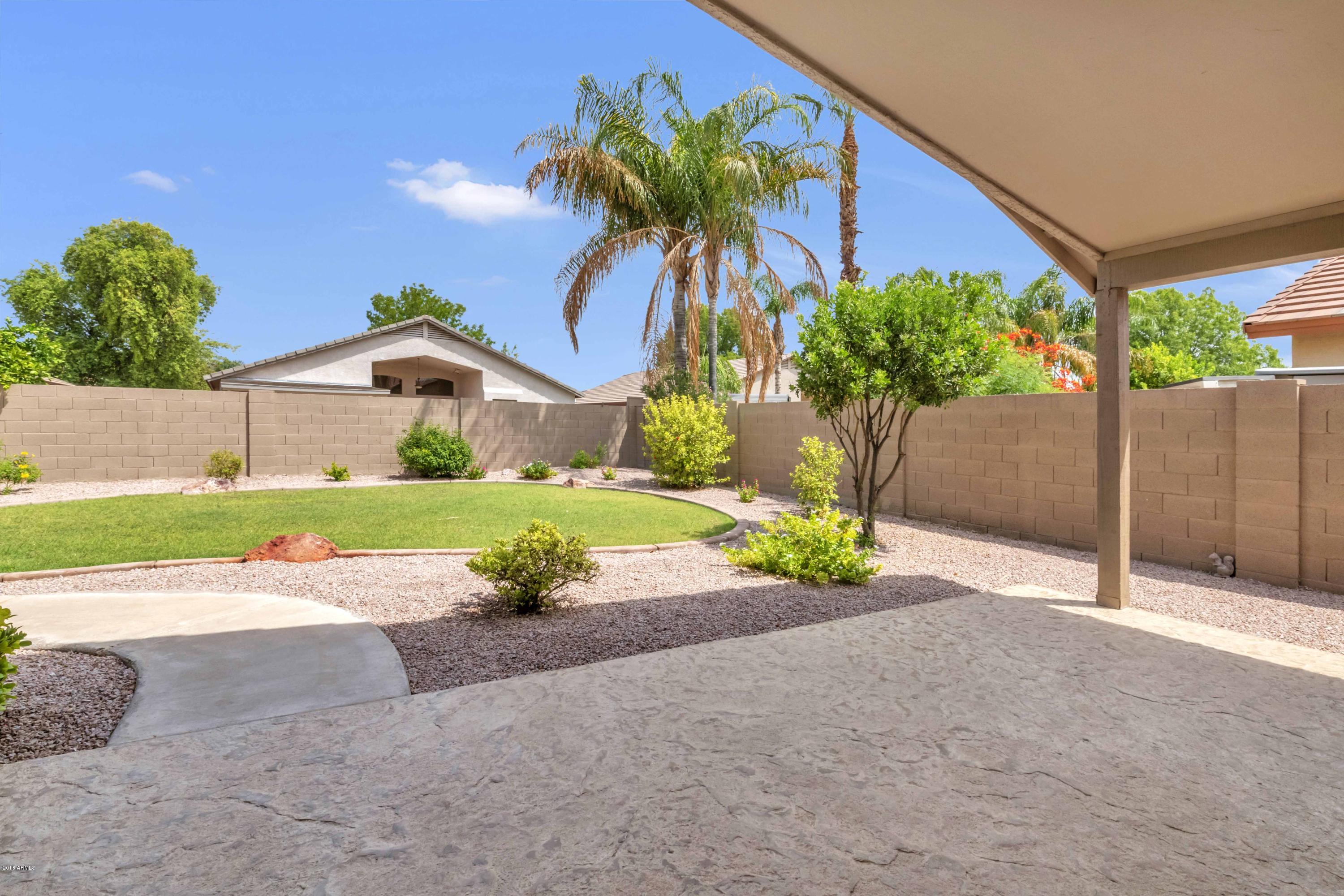 2082 East Smoke Tree Road Gilbert, AZ 85296 - Photo 26 of 34 Spacious Entertaining