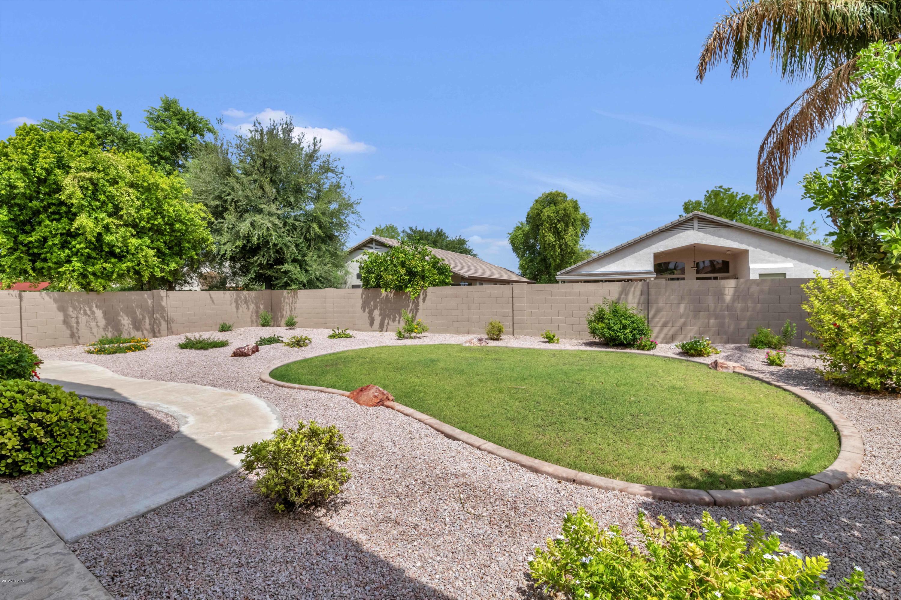 2082 East Smoke Tree Road Gilbert, AZ 85296 - Photo 27 of 34 Private Yard