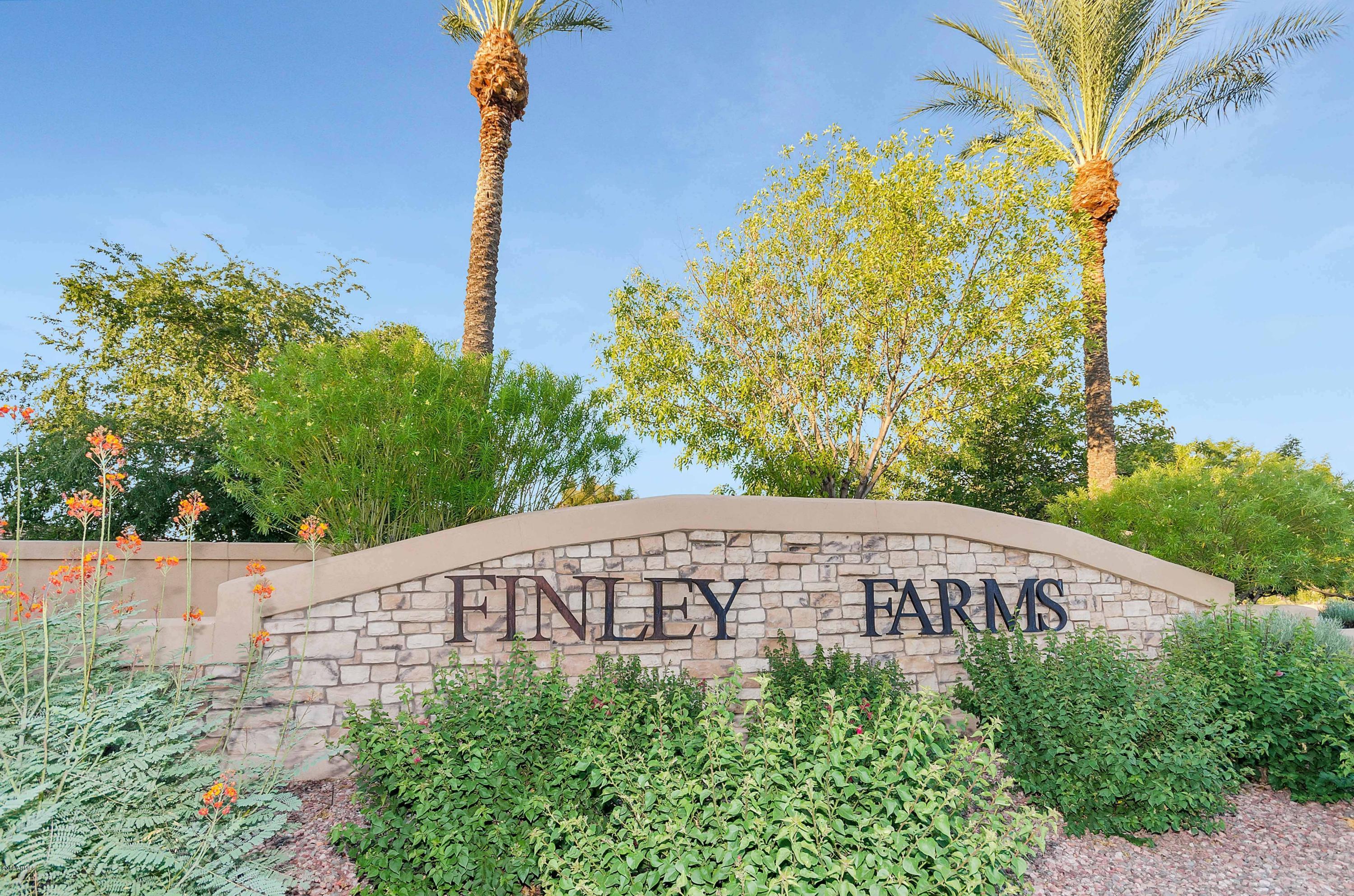 2082 East Smoke Tree Road Gilbert, AZ 85296 - Photo 33 of 34 Community Entrance