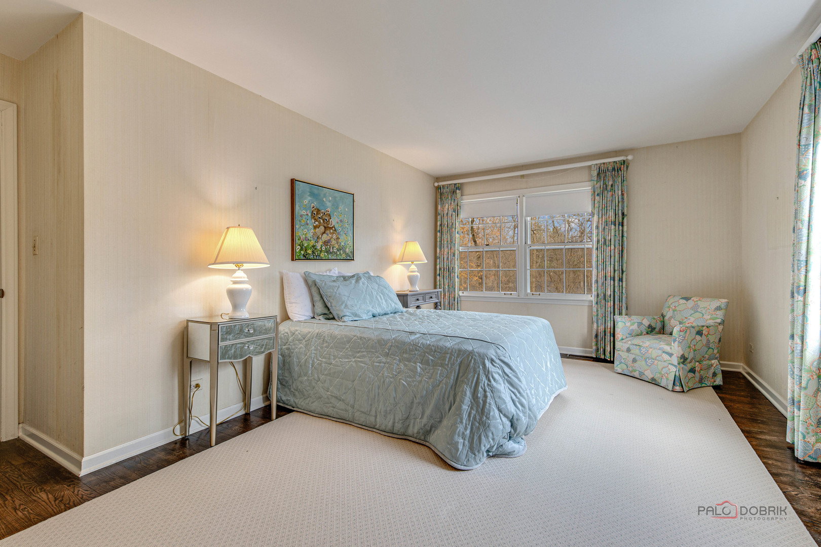 10 North Mayflower Road Lake Forest, IL 60045 - Photo 24 of 38 a bed sitting in a bedroom next to a window
