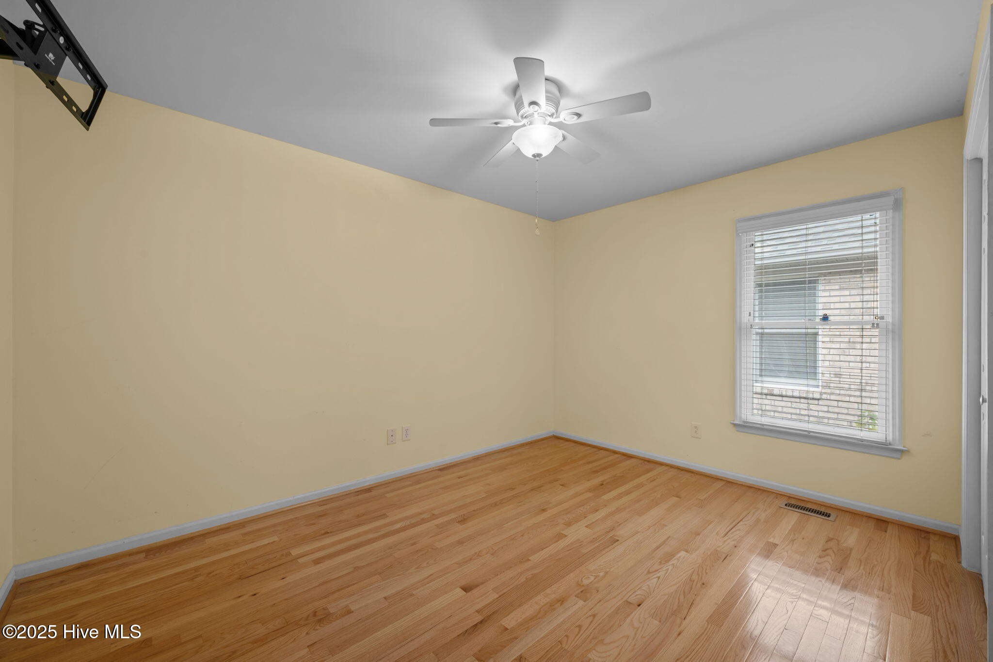 122 Innisbrook Court New Bern, NC 28562 - Photo 13 of 47 Bedroom #2