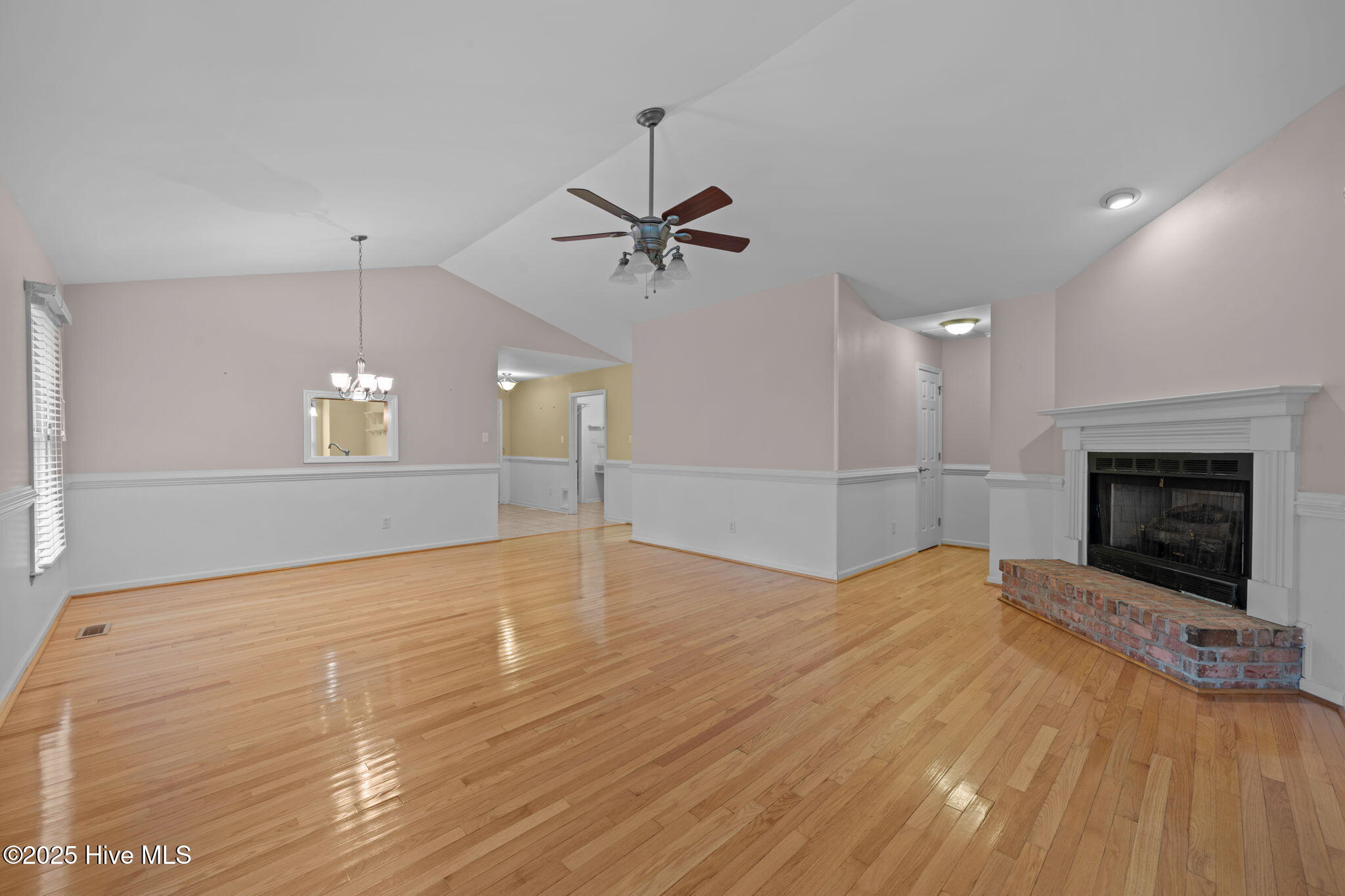 122 Innisbrook Court New Bern, NC 28562 - Photo 19 of 47 Fireplace