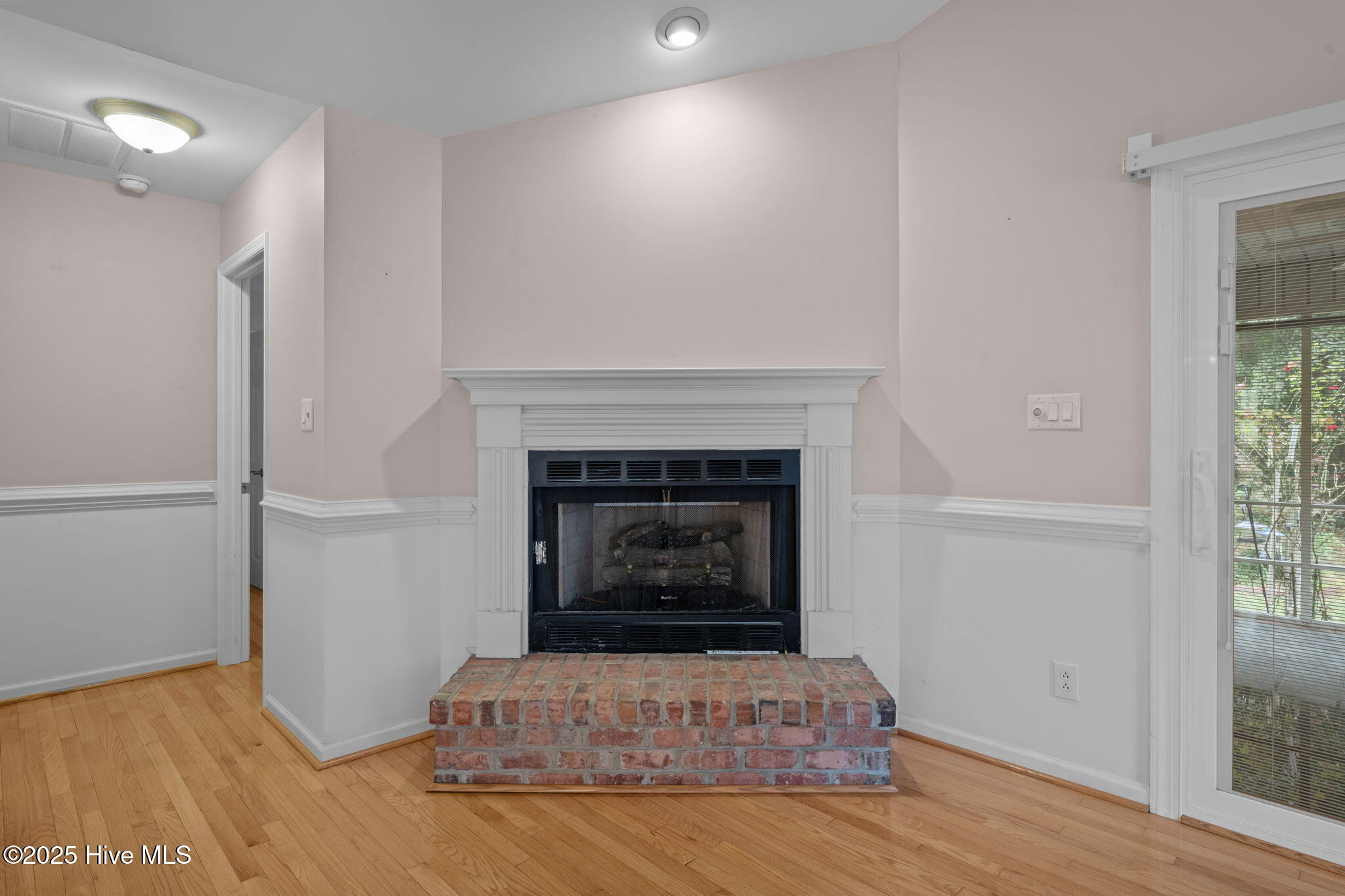 122 Innisbrook Court New Bern, NC 28562 - Photo 21 of 47 Living RM