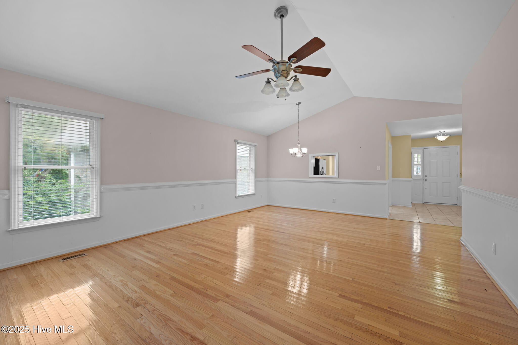 122 Innisbrook Court New Bern, NC 28562 - Photo 22 of 47 Living RM