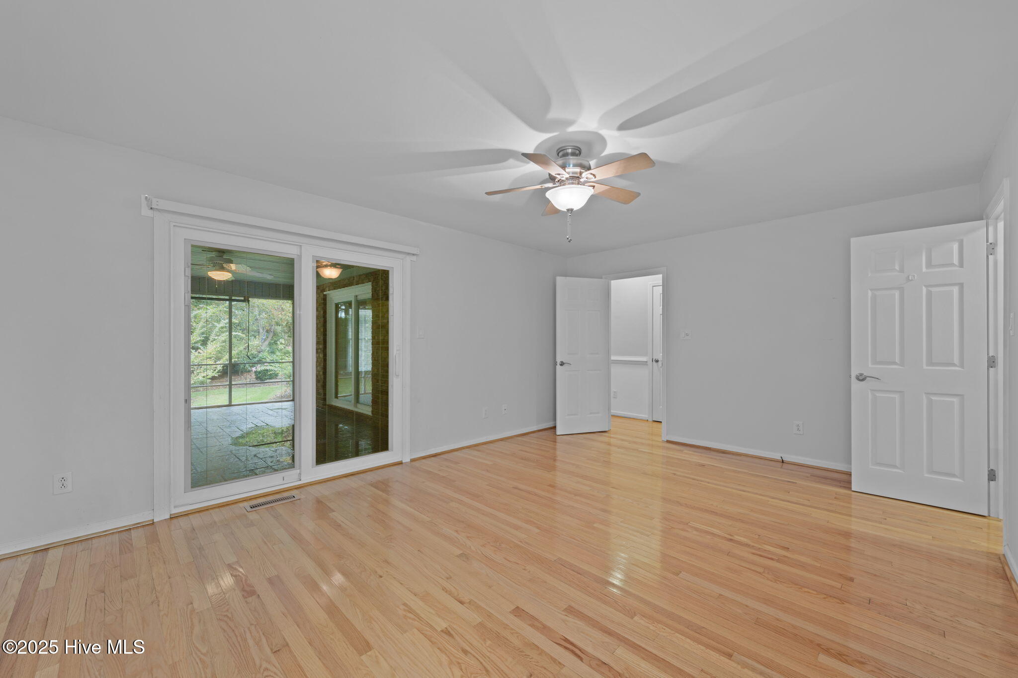 122 Innisbrook Court New Bern, NC 28562 - Photo 24 of 47 Primary Bedroom