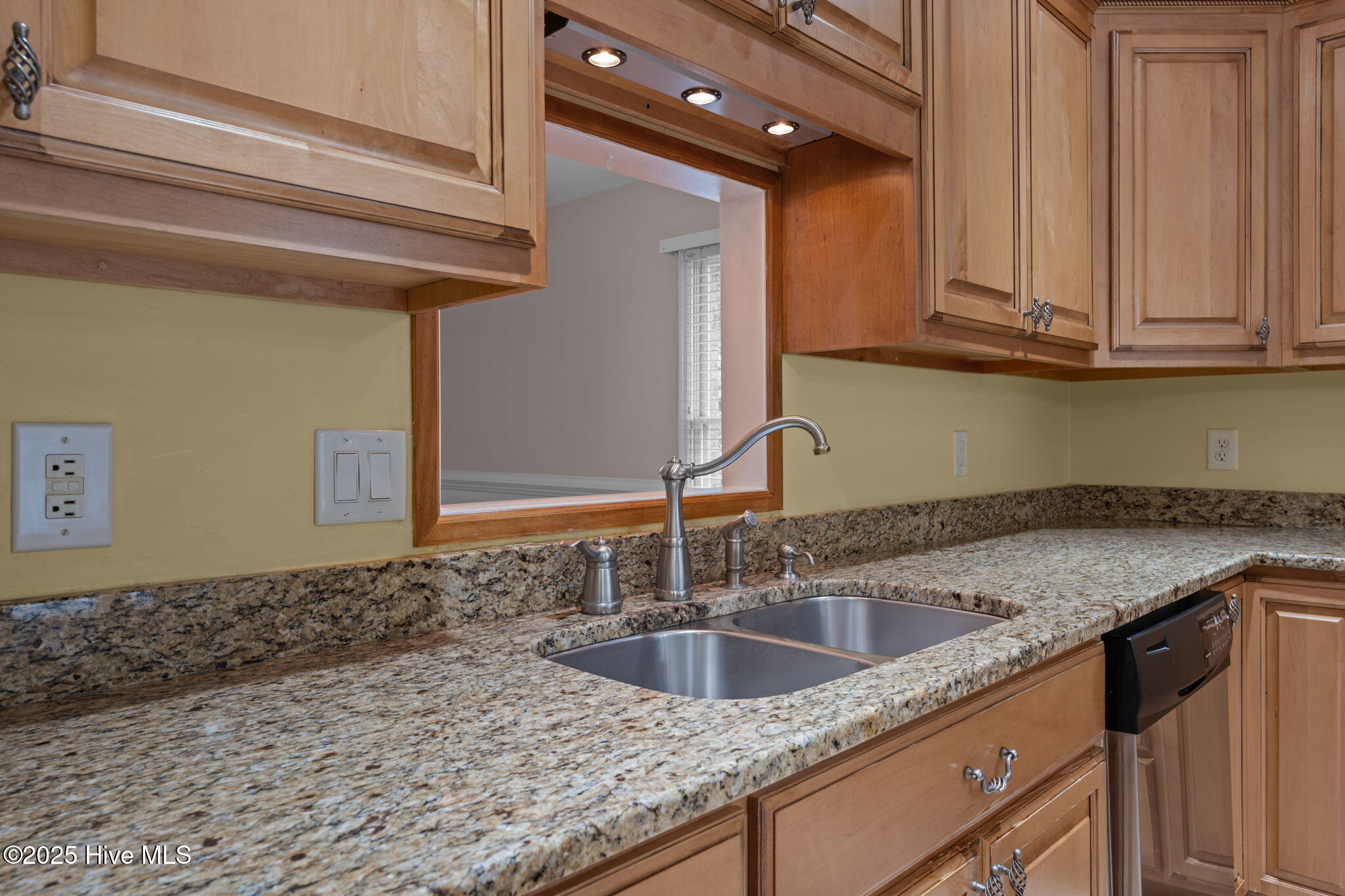122 Innisbrook Court New Bern, NC 28562 - Photo 5 of 47 Kitchen