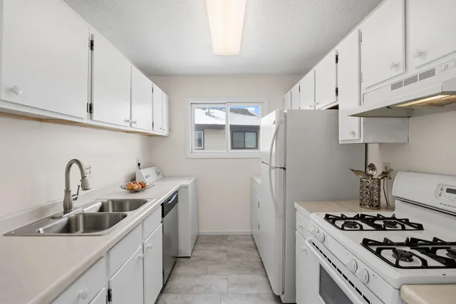 $147,250 | 6317 83rd Court North, Brooklyn Park, MN 55445