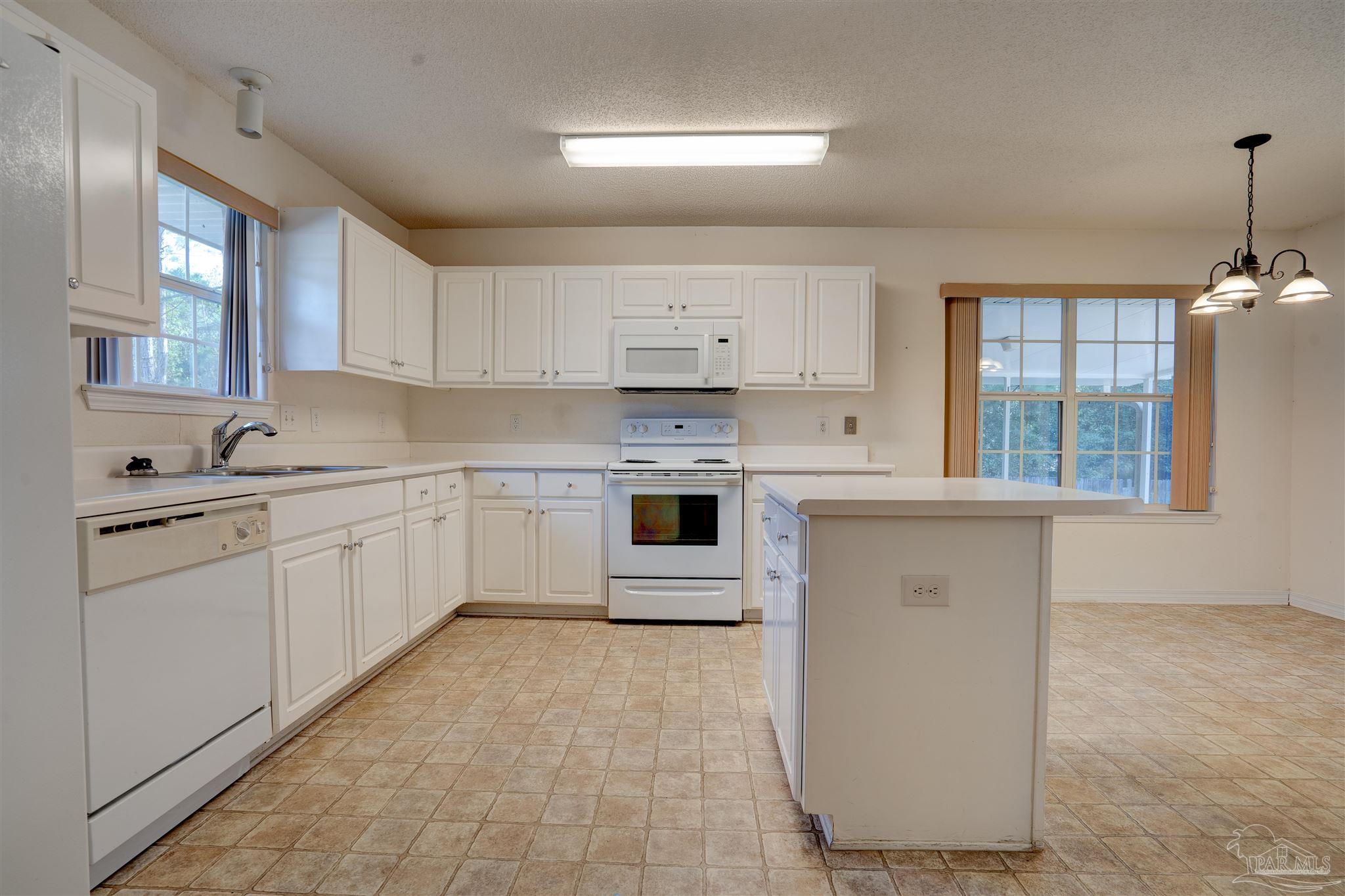 4822 Ribault Lane Milton, FL 32570 - Photo 8 of 34