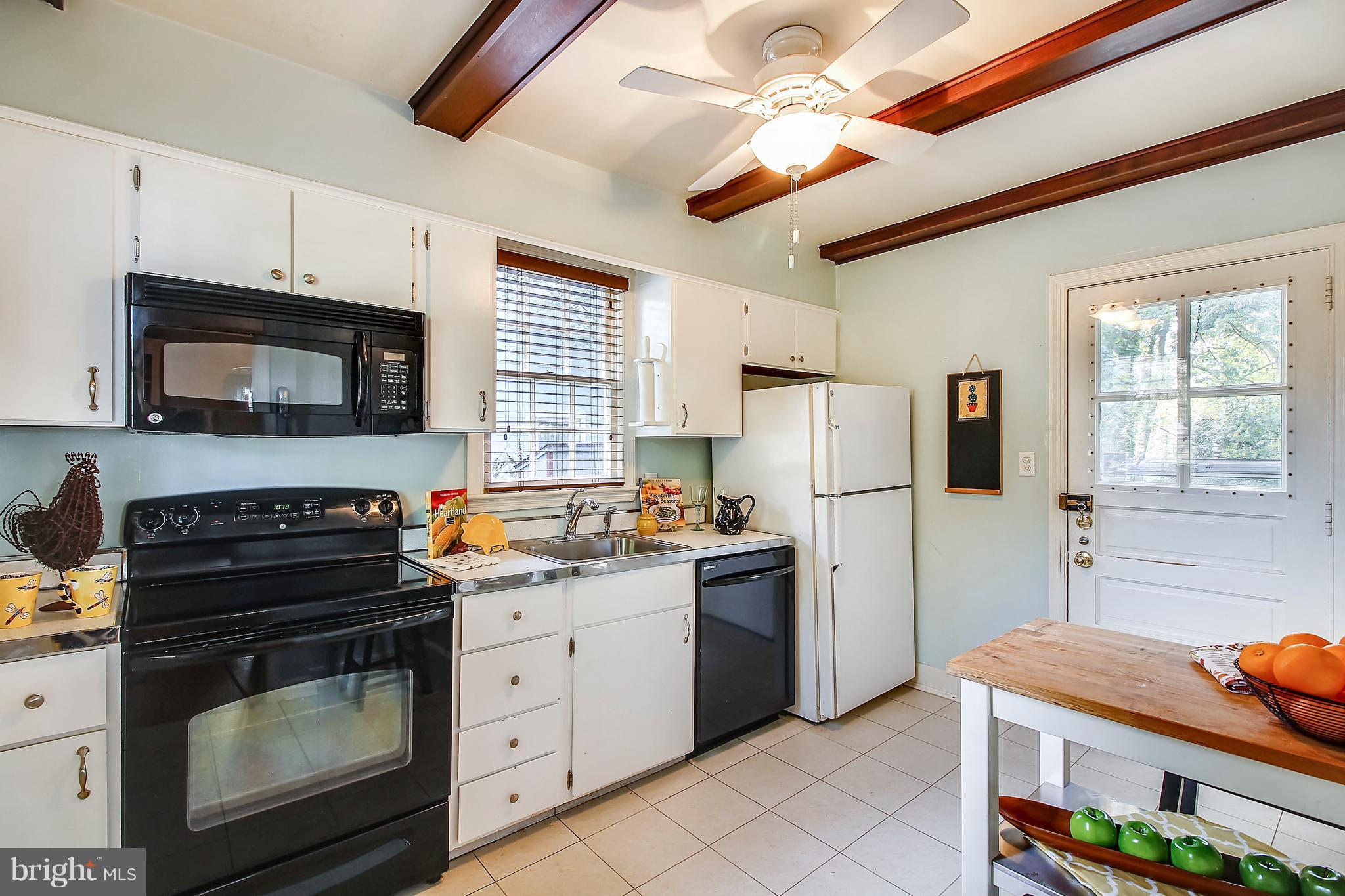 9506 Evergreen Street Silver Spring, MD 20901 - Photo 11 of 30 Kitchen