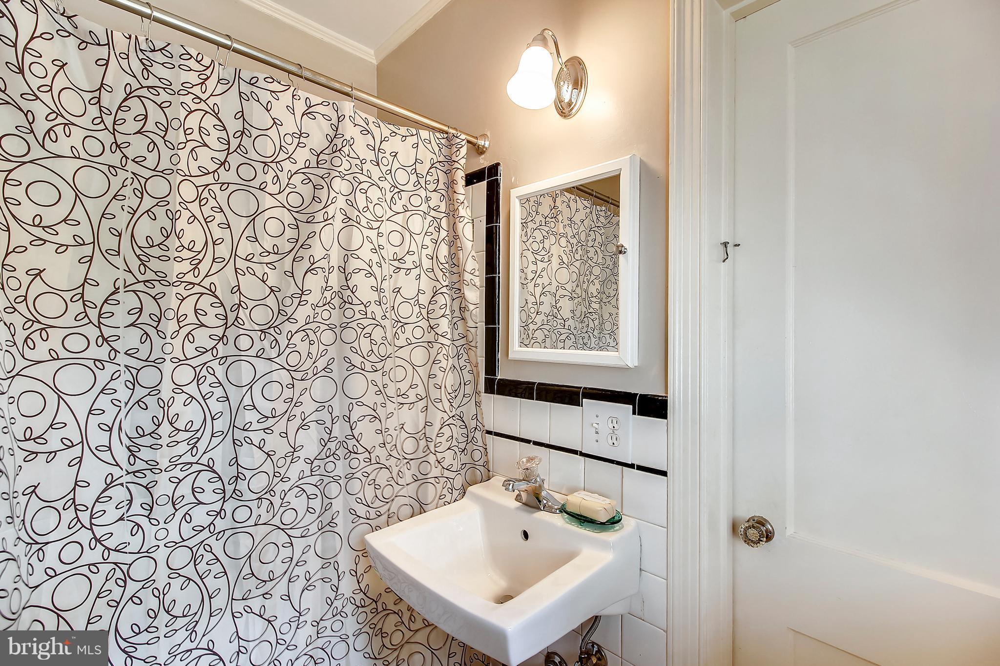 9506 Evergreen Street Silver Spring, MD 20901 - Photo 18 of 30 Bath (Master)