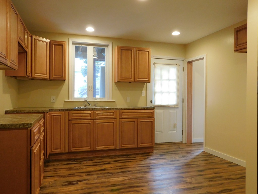21 Trafton Road Springfield, MA 01108 - Photo 6 of 23 Gallery Image 6