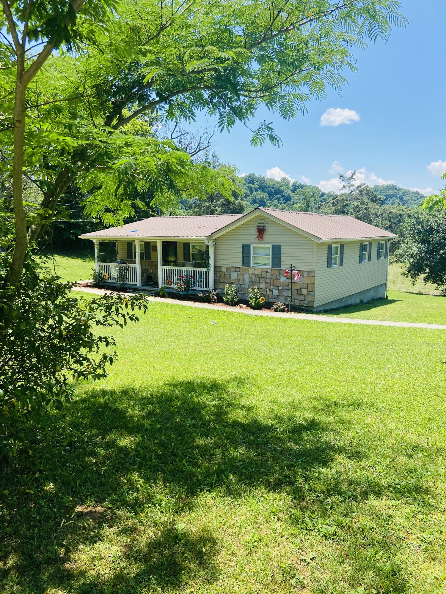 488 Bull Run Road Luttrell, TN 37779 - Photo 1 of 12 36E18759-7965-4760-B161-1CD535E9ED20