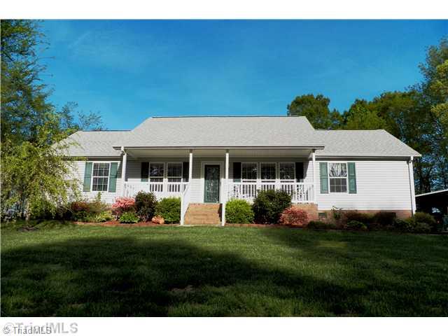 485 Riverview Rd Extension Lexington, NC 27292 - Photo 1 of 16 Exterior Front. Lovely ranch with lakeview of High Rock Lake. Gently sloped front yard - level back yard. Gravel Driveway.