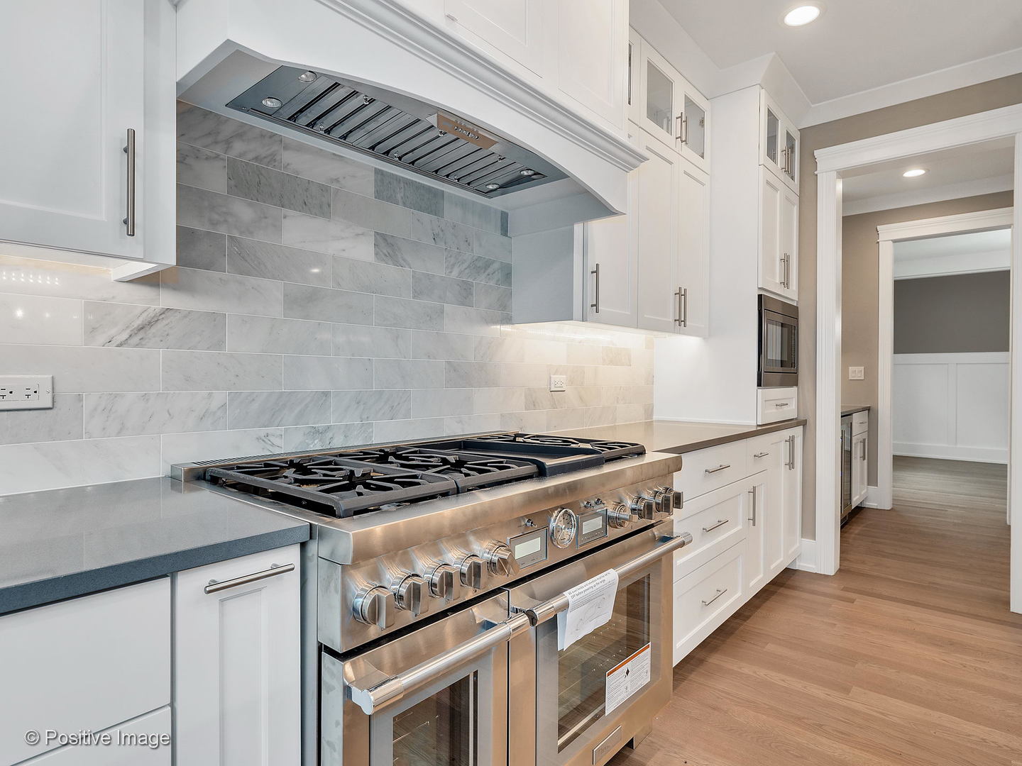 4524 Sterling Road Downers Grove, IL 60515 - Photo 8 of 27