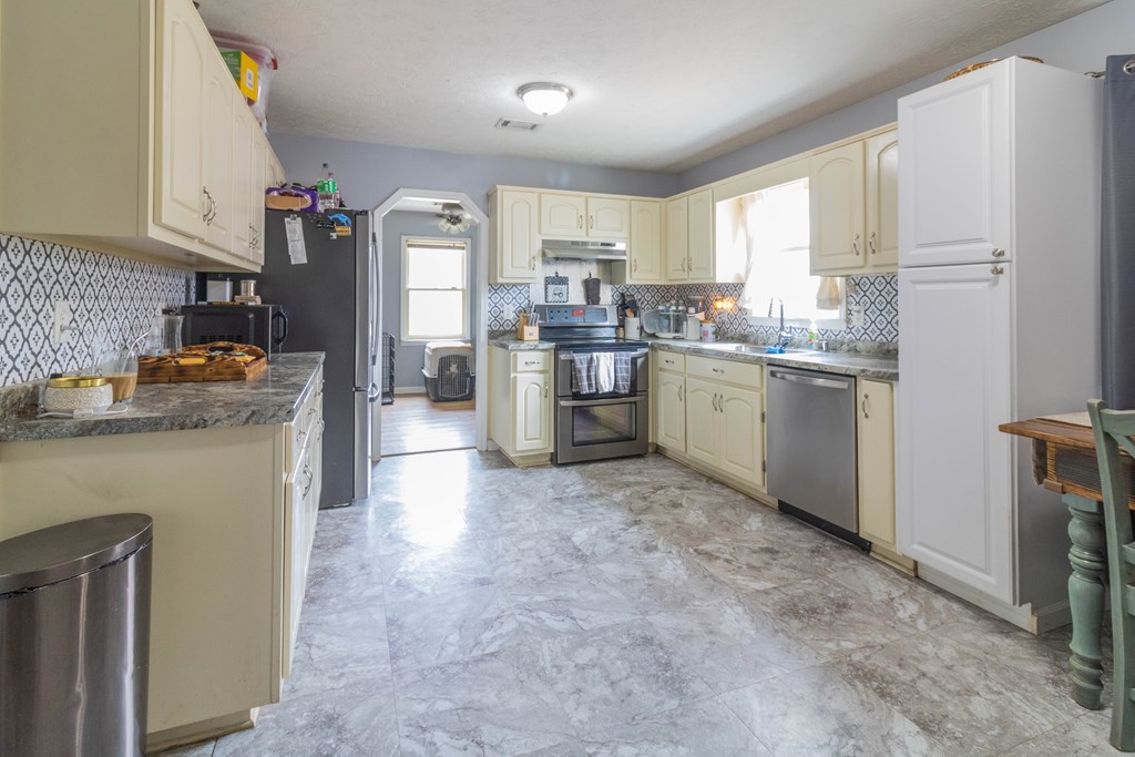 3381 Flintlock Drive Columbus, GA 31907 - Photo 12 of 39 a kitchen with a refrigerator stove top oven and sink