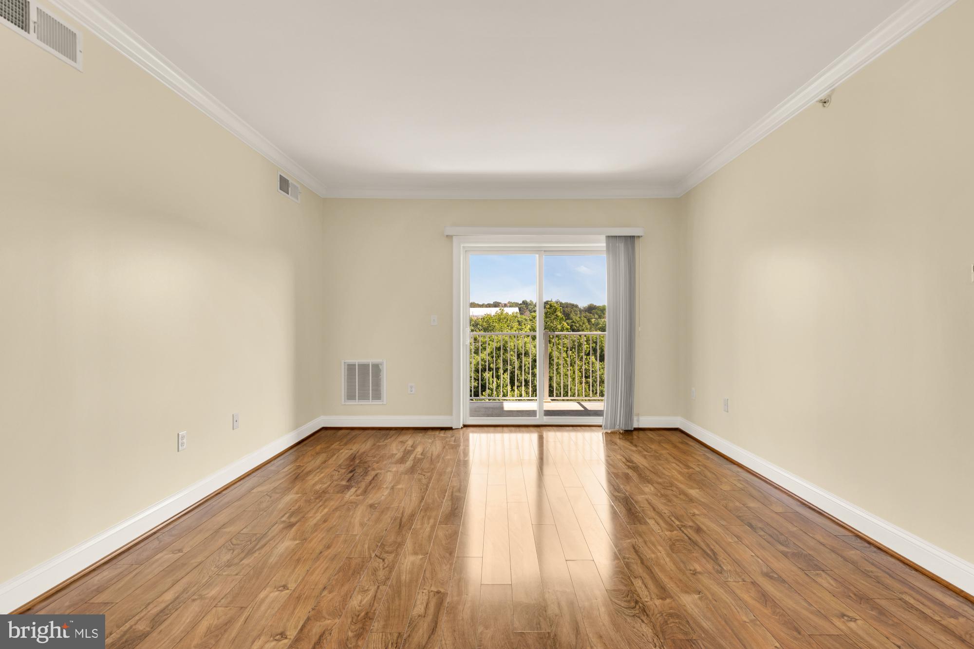 6301 Edsall Road, Unit 507 Alexandria, VA 22312 - Photo 12 of 40 Huge Living Space