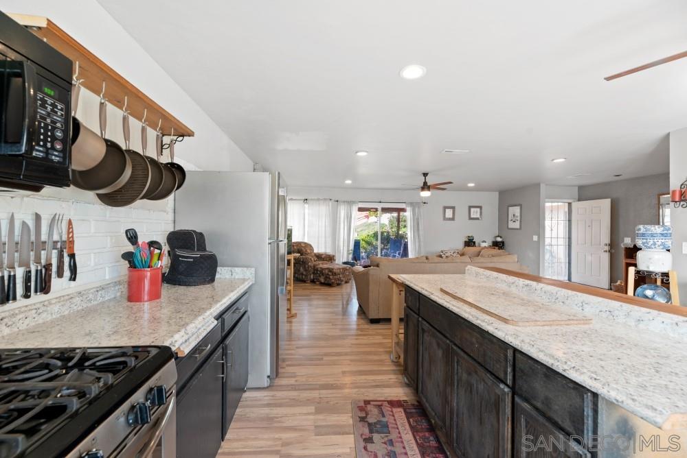 10015 Via Rita Santee, CA 92071 - Photo 11 of 25 Gallery Image 11