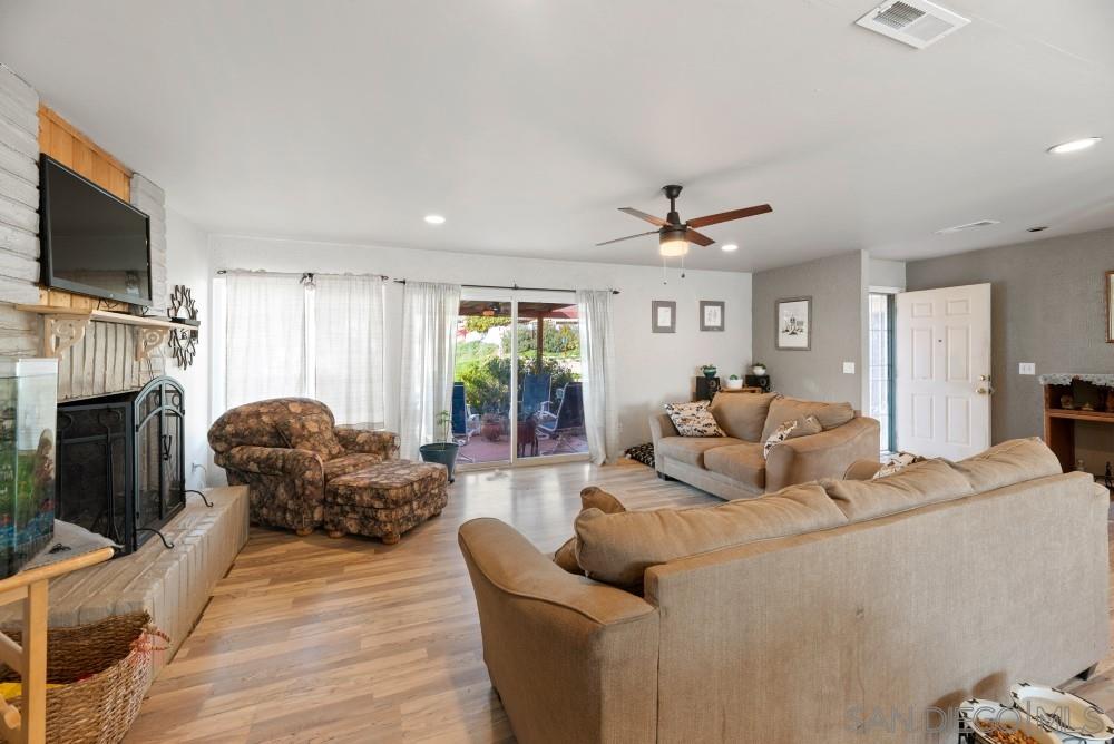 10015 Via Rita Santee, CA 92071 - Photo 4 of 25 Gallery Image 4