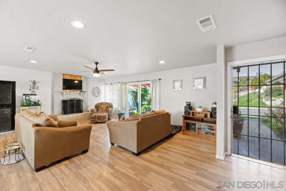 10015 Via Rita Santee, CA 92071 - Photo 5 of 25 Gallery Image 5