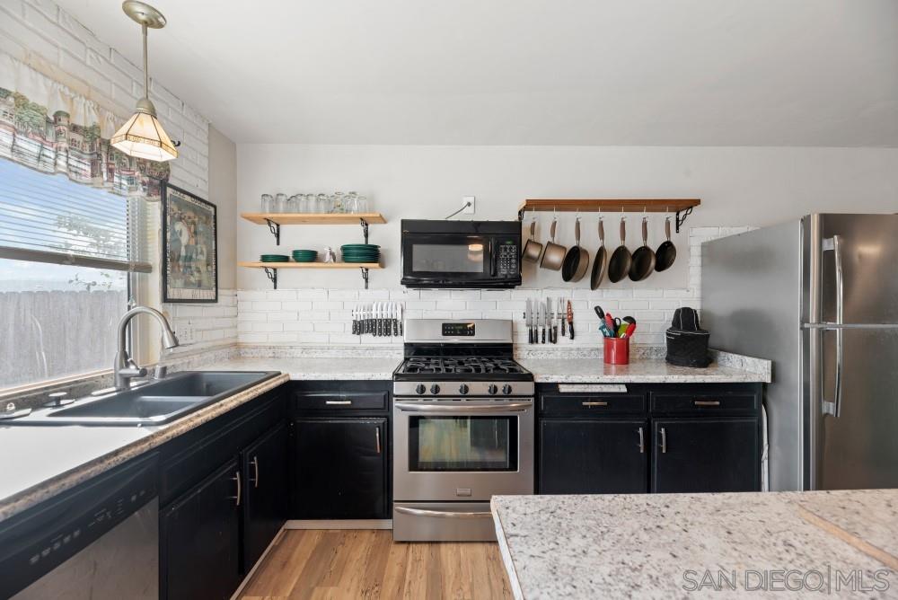 10015 Via Rita Santee, CA 92071 - Photo 10 of 25 Gallery Image 10