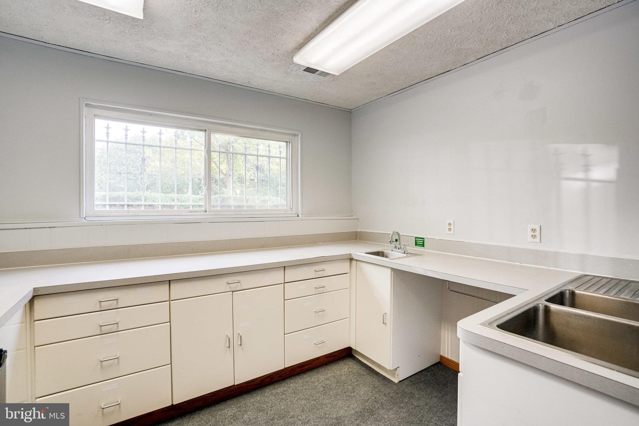 809 Swan Creek Road East Fort Washington, MD 20744 - Photo 43 of 64 in law / rent unit kitchenet