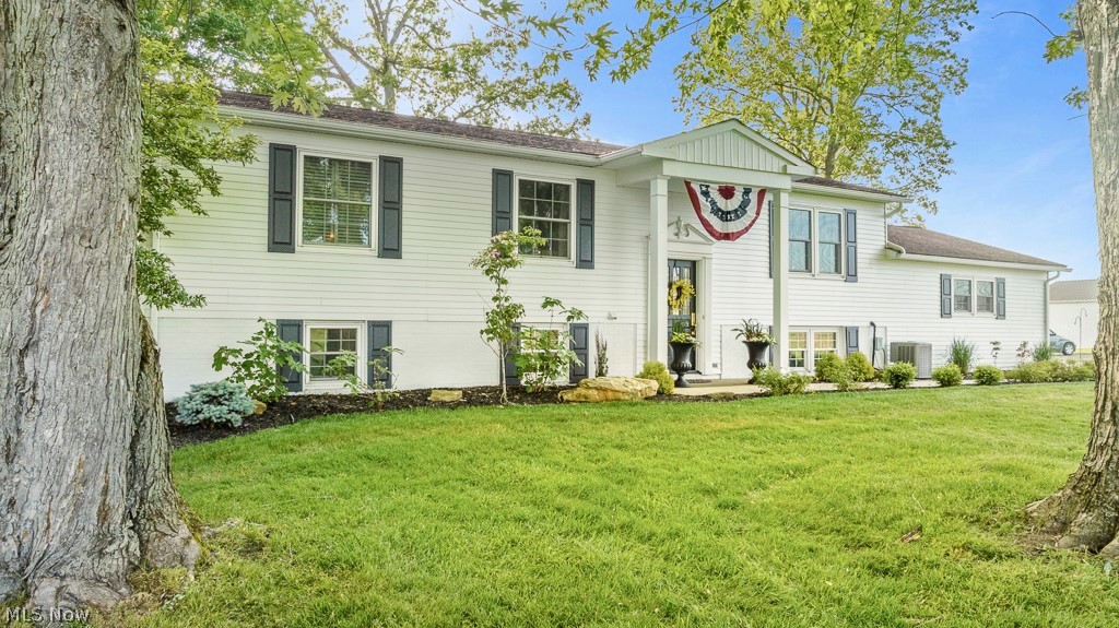 2547 Georgetown-Damascus Road Beloit, OH 44609 - Photo 5 of 49 Raised ranch featuring central AC and a front yard