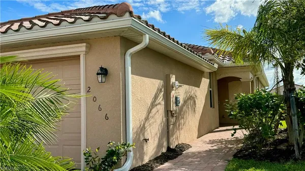 $2,300 | 2066 Tamarron Lane, Naples, FL 34120