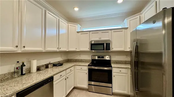 $2,300 | 2066 Tamarron Lane, Naples, FL 34120