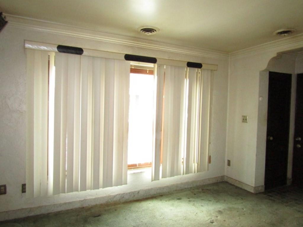 219 Camp Avenue Braddock, PA 15104 - Photo 12 of 27 an empty room with window