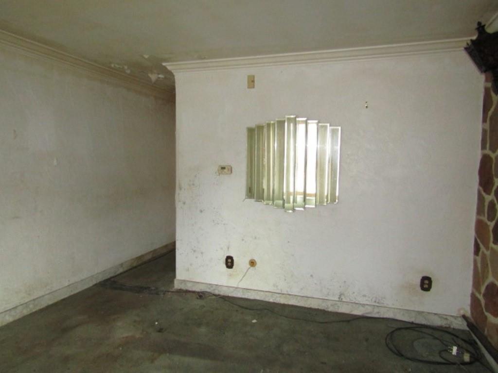 219 Camp Avenue Braddock, PA 15104 - Photo 13 of 27 an empty room with windows